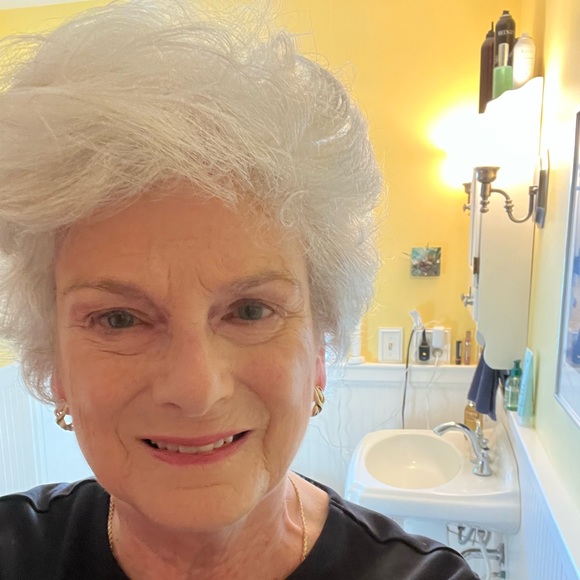 Meet your Posher, Cindy - Picture 1 of 1